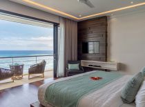 Villa Grand Cliff Nusa Dua, Master Bedroom